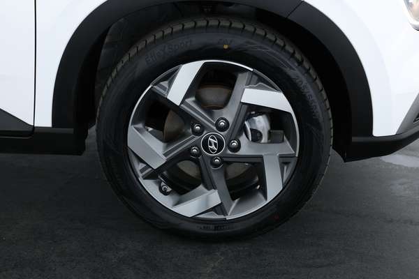 2024 Hyundai Venue Active QX.V5 - Image 4