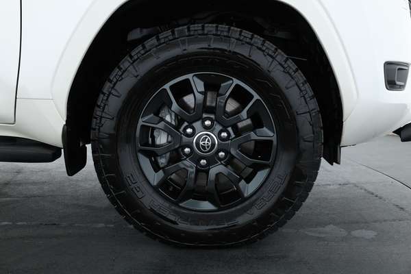 2024 Toyota Landcruiser VX FJA300R - Image 4