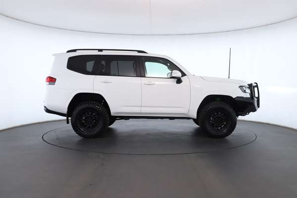 2025 Toyota Landcruiser GXL FJA300R - Image 4