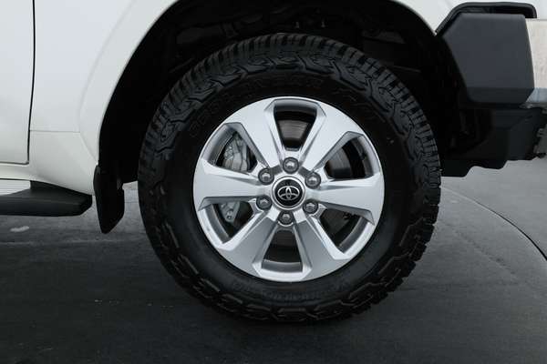 2023 Toyota Landcruiser GXL FJA300R - Image 4