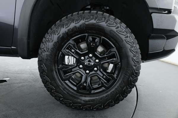 2025 Chevrolet Silverado 1500 ZR2 W/Tech Pack T1 4X4 - Image 4