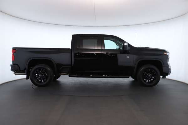 2025 Chevrolet Silverado HD LTZ Premium W/Tech Pack T1 4X4 - Image 3
