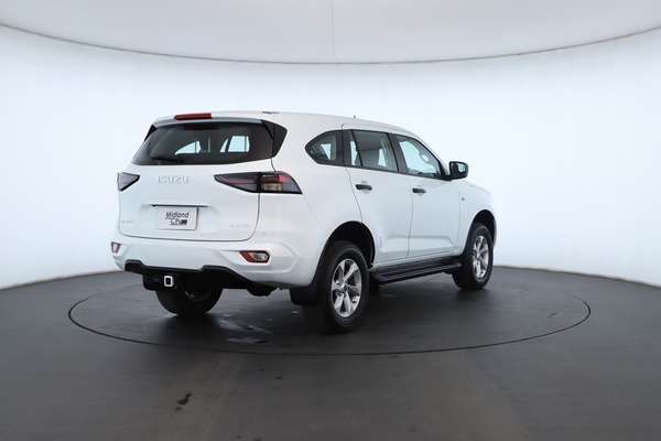 2023 Isuzu MU-X LS-M - Image 6