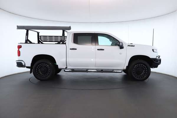 2020 Chevrolet Silverado 1500 LTZ Premium Edition T1 4X4 - Image 3