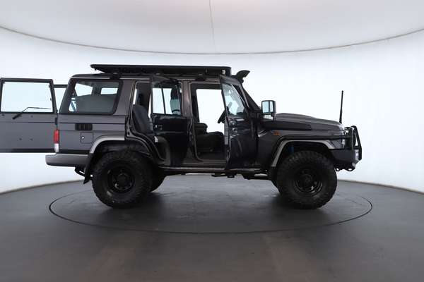 2019 Toyota Landcruiser GXL VDJ76R - Image 2