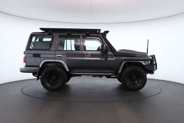 2019 Toyota Landcruiser GXL VDJ76R - Image 3