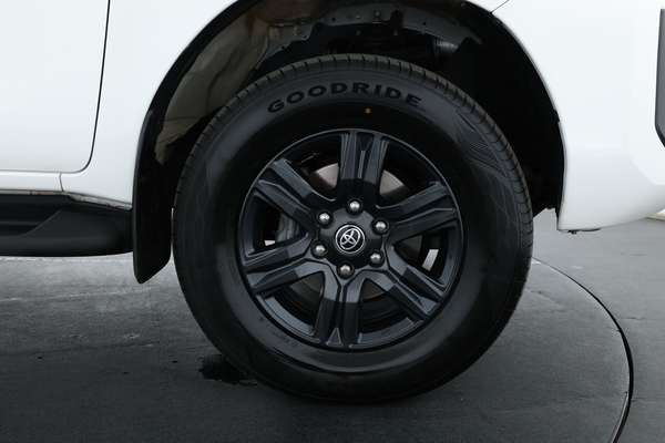 2023 Toyota Hilux SR GUN126R 4X4 - Image 4