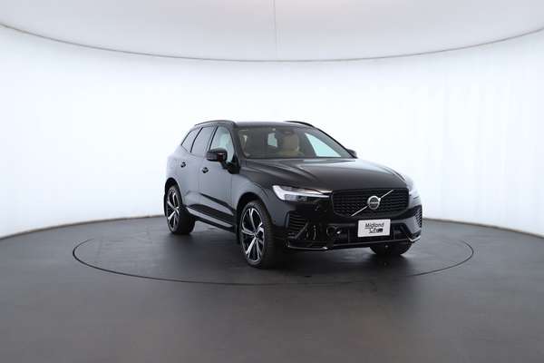 2023 Volvo XC60 Recharge Ultimate T8 Plug-In Hybrid - Image 4