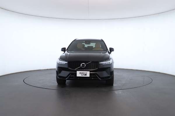 2023 Volvo XC60 Recharge Ultimate T8 Plug-In Hybrid - Image 5
