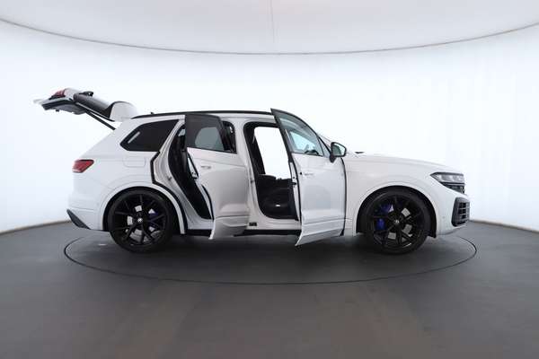 2024 Volkswagen Touareg R RC - Image 2