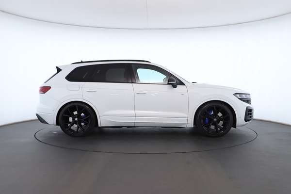 2024 Volkswagen Touareg R RC - Image 3