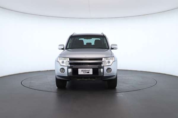 2010 Mitsubishi Pajero GLX NT - Image 6