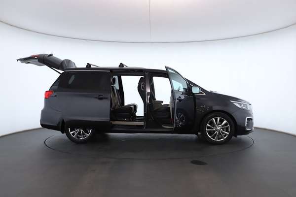 2018 Kia Carnival Platinum YP - Image 2
