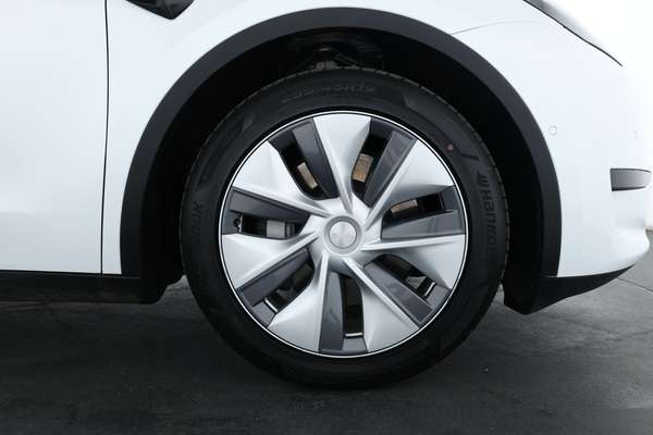 2023 Tesla Model Y Rear-Wheel Drive - Image 4