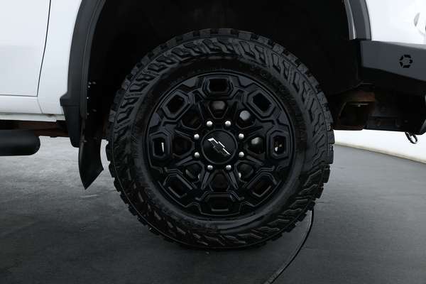 2023 Chevrolet Silverado HD LTZ Premium W/Tech Pack T1 4X4 - Image 4
