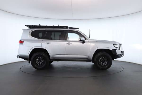 2021 Toyota Landcruiser Sahara FJA300R - Image 4