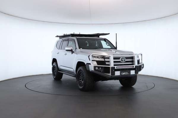 2021 Toyota Landcruiser Sahara FJA300R - Image 6