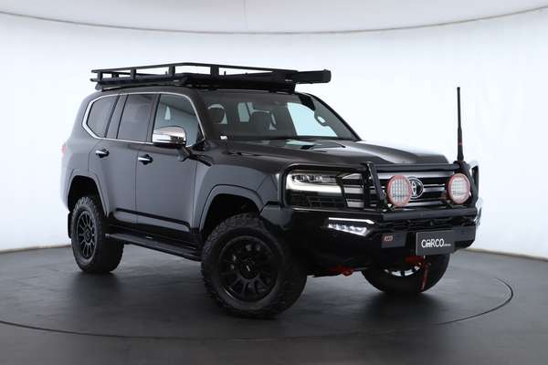 2022 Toyota Landcruiser Sahara FJA300R - Image 2