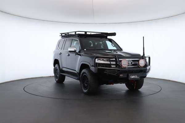 2022 Toyota Landcruiser Sahara FJA300R - Image 6