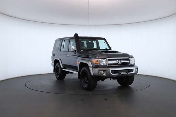 2023 Toyota Landcruiser GXL VDJ76R - Image 5
