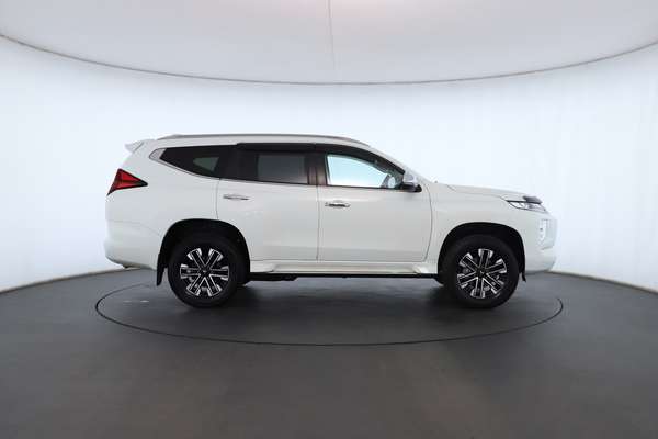 2023 Mitsubishi Pajero Sport Exceed QF - Image 3