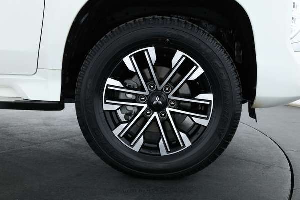 2023 Mitsubishi Pajero Sport Exceed QF - Image 4