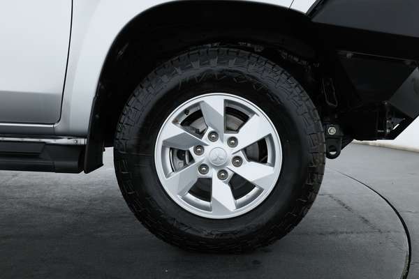 2023 Mitsubishi Triton GLX+ MR 4X4 - Image 4