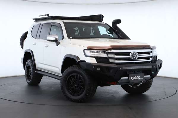 2022 Toyota Landcruiser Sahara FJA300R - Image 2
