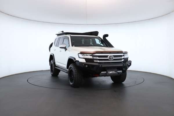 2022 Toyota Landcruiser Sahara FJA300R - Image 6