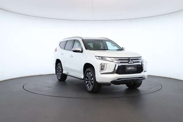 2022 Mitsubishi Pajero Sport Exceed QF - Image 4