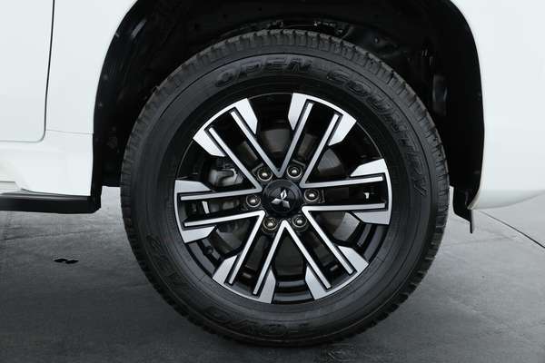 2022 Mitsubishi Pajero Sport Exceed QF - Image 6