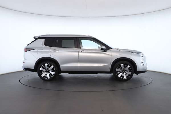 2025 Mitsubishi Outlander Aspire ZM - Image 3