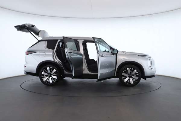 2025 Mitsubishi Outlander Aspire ZM - Image 2