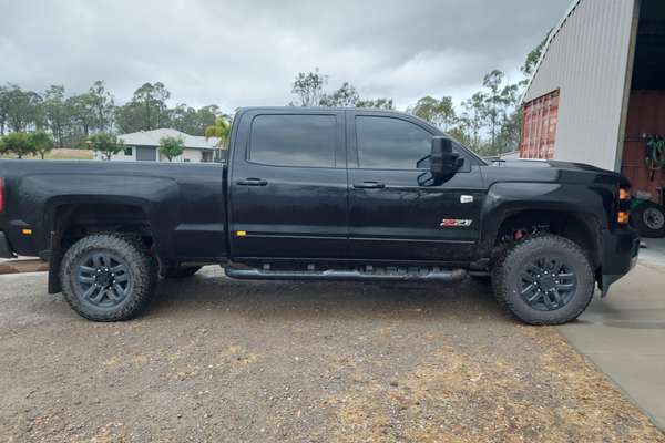 2018 Chevrolet Silverado 2500HD LTZ Midnight Edition C/K25 4X4 - Image 4