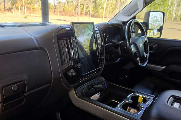 2018 Chevrolet Silverado 2500HD LTZ Midnight Edition C/K25 4X4 - Image 6