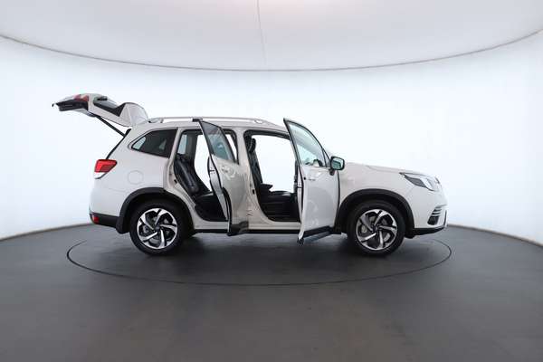 2022 Subaru Forester 2.5i-S S5 - Image 2