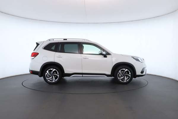 2022 Subaru Forester 2.5i-S S5 - Image 3