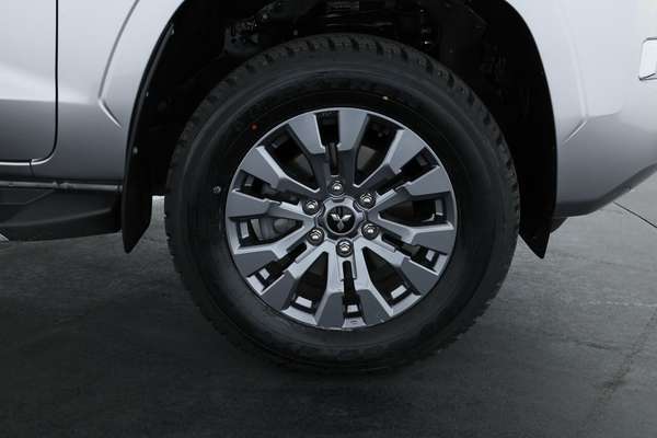 2024 Mitsubishi Triton GLS MV 4X4 - Image 4