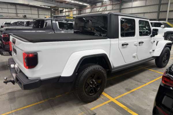 2021 Jeep Gladiator Night Eagle JT 4X4 - Image 5