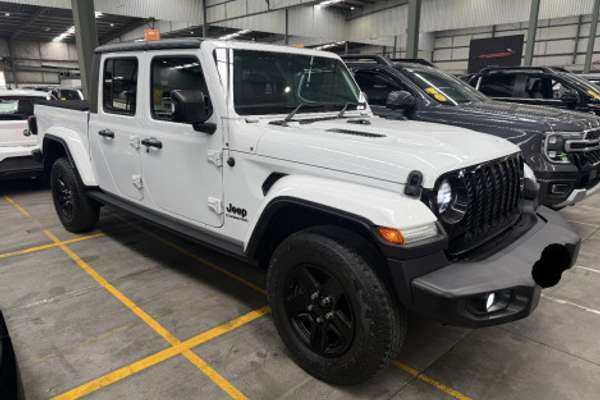 2021 Jeep Gladiator Night Eagle JT 4X4 - Image 3