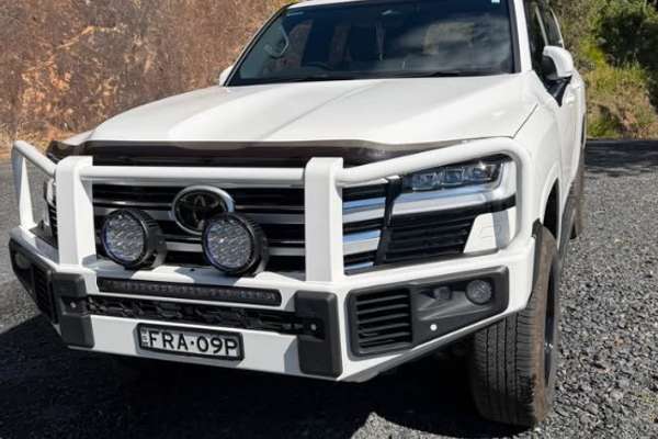 2025 Toyota Landcruiser VX FJA300R - Image 2