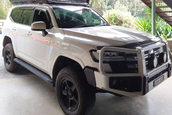 2025 Toyota Landcruiser VX FJA300R - Image 4