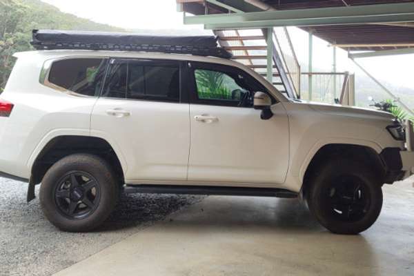 2025 Toyota Landcruiser VX FJA300R - Image 5