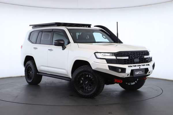 2024 Toyota Landcruiser Sahara FJA300R - Image 1