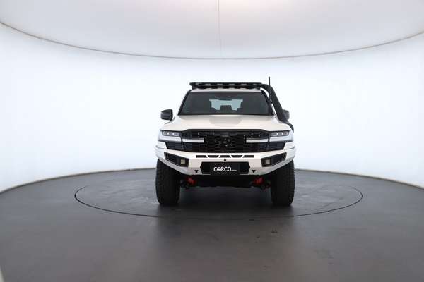 2024 Toyota Landcruiser Sahara FJA300R - Image 6