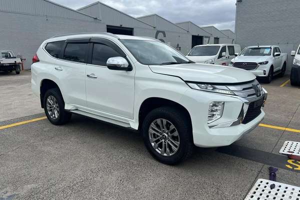 2023 Mitsubishi Pajero Sport GLX QF - Image 3