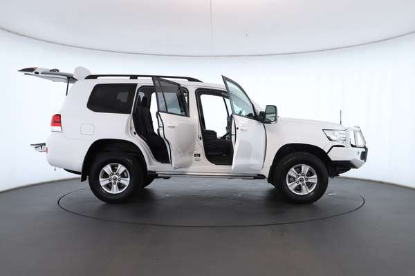 2020 Toyota Landcruiser GXL VDJ200R - Image 2