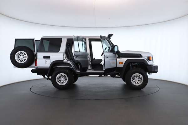 2023 Toyota Landcruiser GXL VDJL76R - Image 3