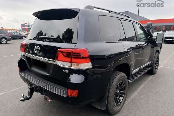 2019 Toyota Landcruiser Sahara VDJ200R - Image 5