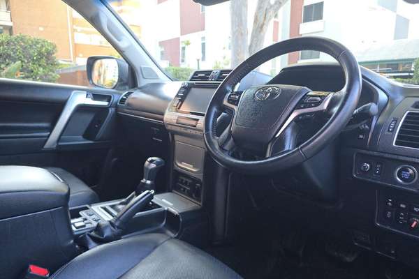 2017 Toyota Landcruiser Prado VX GDJ150R - Image 6